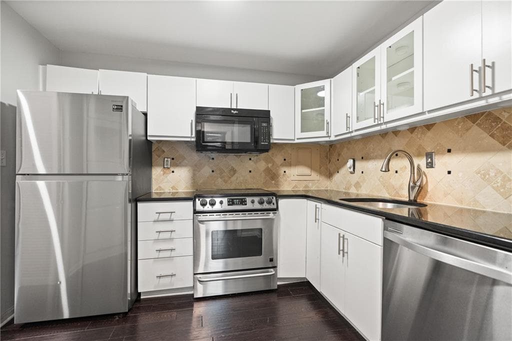 3 bedroom, 2 bathroom, 1,507 sq ft condominium for sale at 3060 Pharr Court North 114, Atlanta, GA 30305 — photo 5