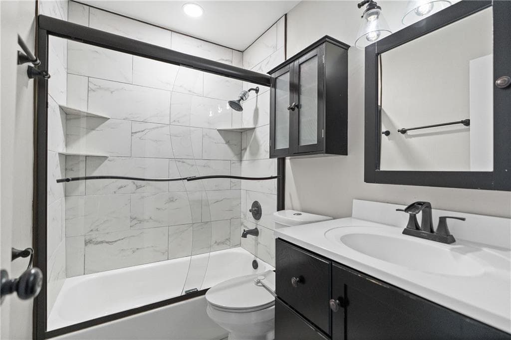 3 bedroom, 2 bathroom, 1,507 sq ft condominium for sale at 3060 Pharr Court North 114, Atlanta, GA 30305 — photo 8