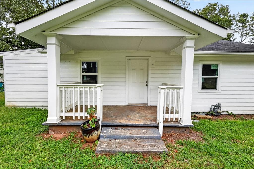 3 bedroom, 2 bathroom, 960 sq ft single family residence for sale at 1672 Stanton Road, Atlanta, GA 30311