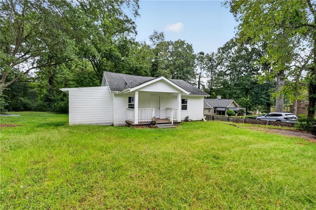 3 bedroom, 2 bathroom, 960 sq ft single family residence for sale at 1672 Stanton Road, Atlanta, GA 30311 — photo 3