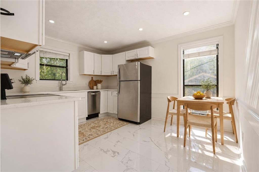 3 bedroom, 2 bathroom, 1,288 sq ft single family residence for sale at 129 Sandalwood Circle, Lawrenceville, GA 30046 — photo 3