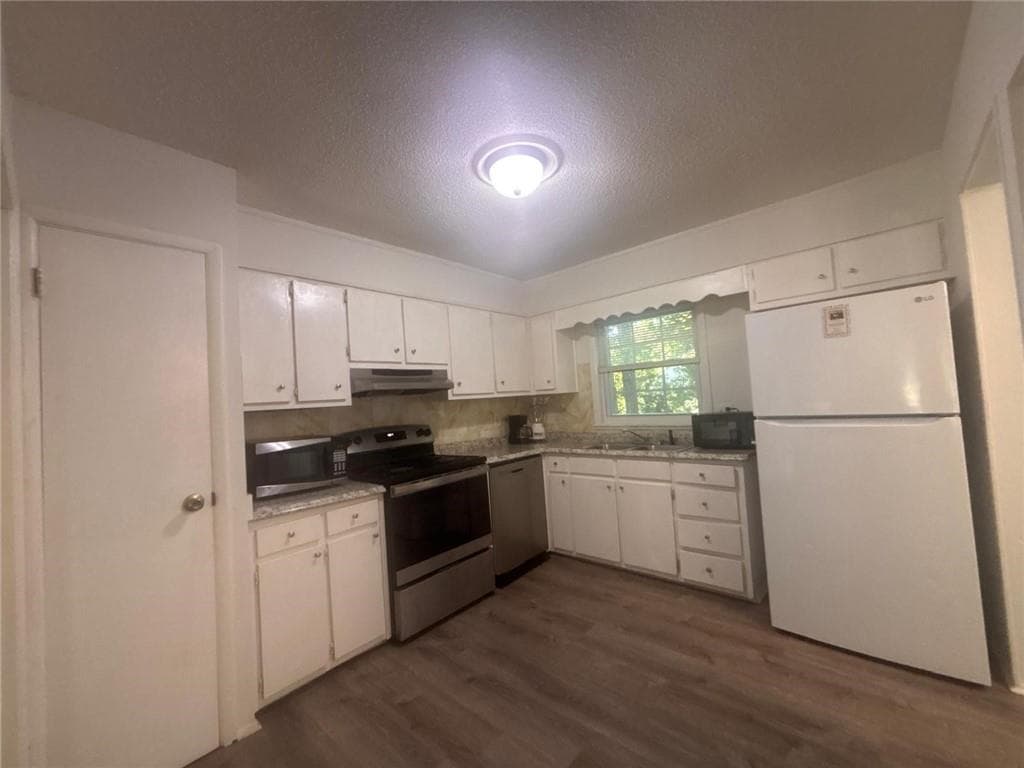5 bedroom, 2 bathroom, 2,214 sq ft single family residence for sale at 4544 Cedar Ridge Trail, Stone Mountain, GA 30083 — photo 6