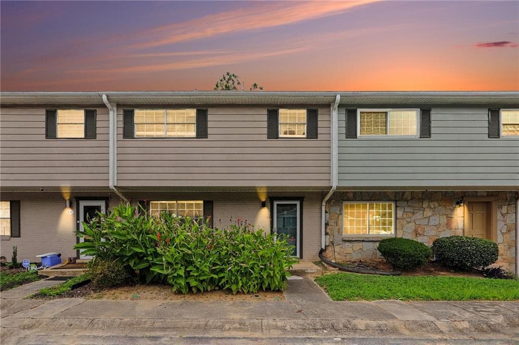 3 bedroom, 3 bathroom, 1,771 sq ft townhouse for sale at 4701 Flat Shoals Road 15D, Union City, GA 30291
