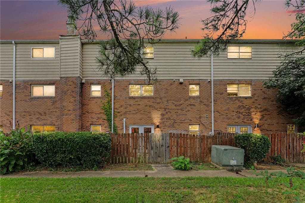 3 bedroom, 3 bathroom, 1,771 sq ft townhouse for sale at 4701 Flat Shoals Road 15D, Union City, GA 30291 — photo 2