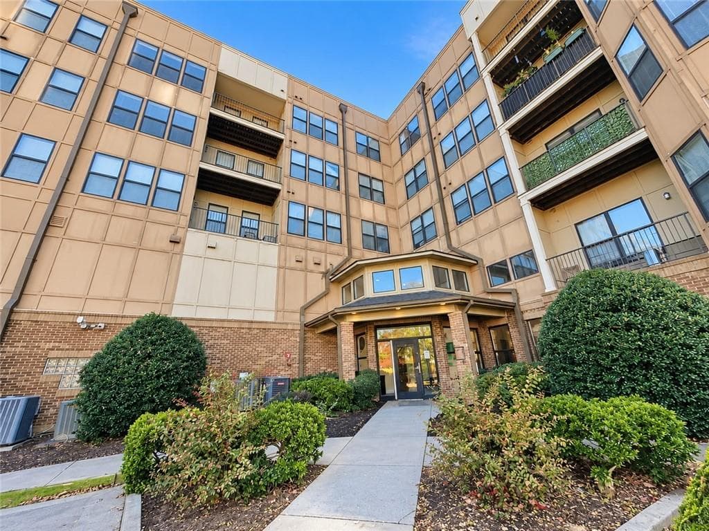 1 bedroom, 1 bathroom, 839 sq ft condominium for sale at 898 Oak Street 1311, Atlanta, GA 30310