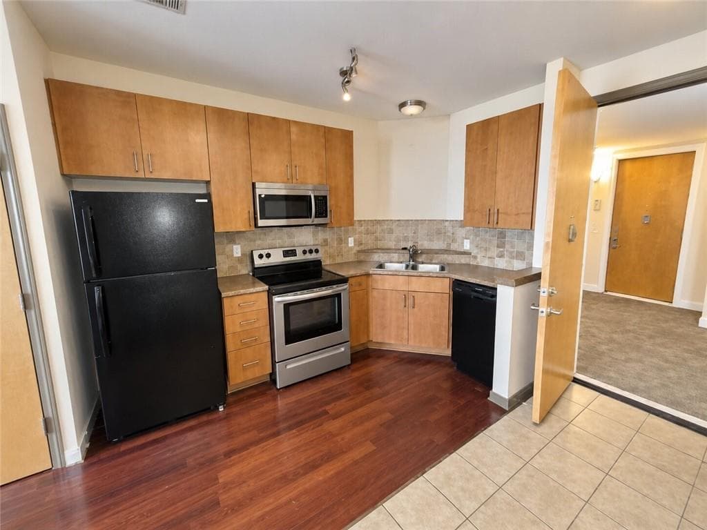 1 bedroom, 1 bathroom, 839 sq ft condominium for sale at 898 Oak Street 1311, Atlanta, GA 30310 — photo 4