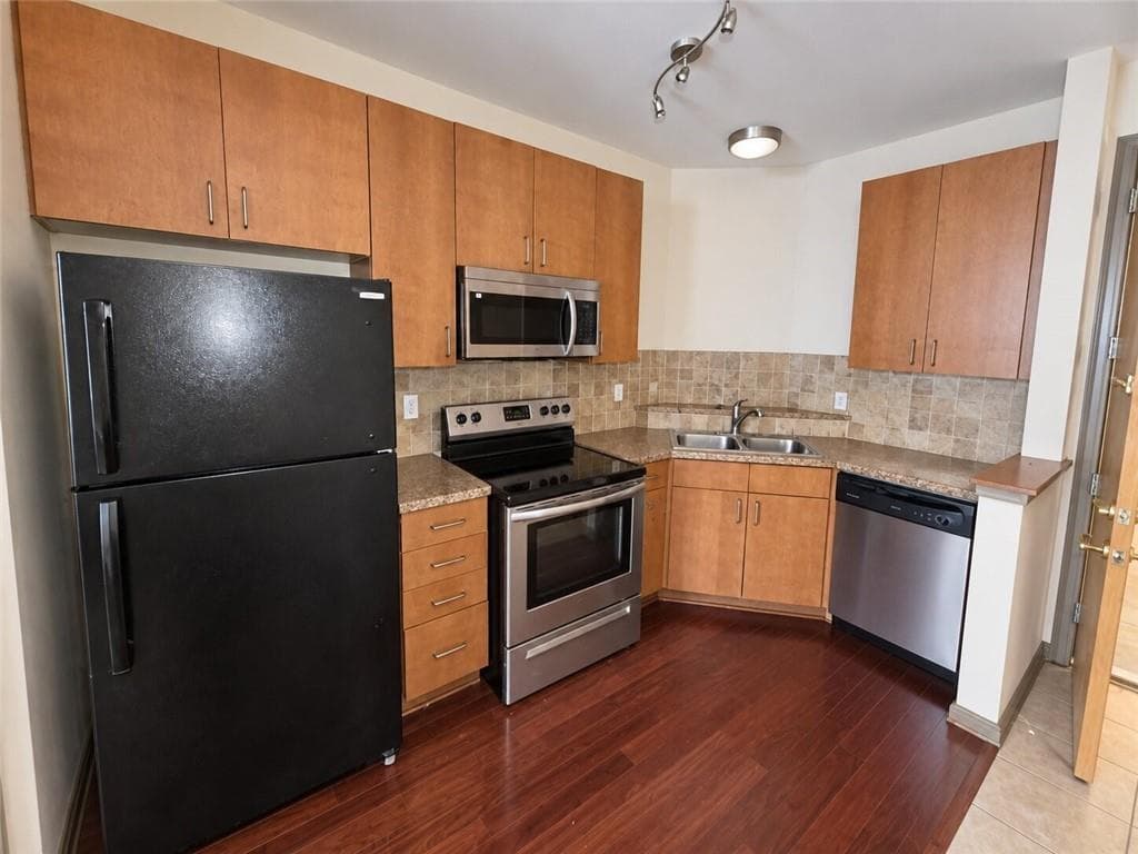 1 bedroom, 1 bathroom, 839 sq ft condominium for sale at 898 Oak Street 1311, Atlanta, GA 30310 — photo 5