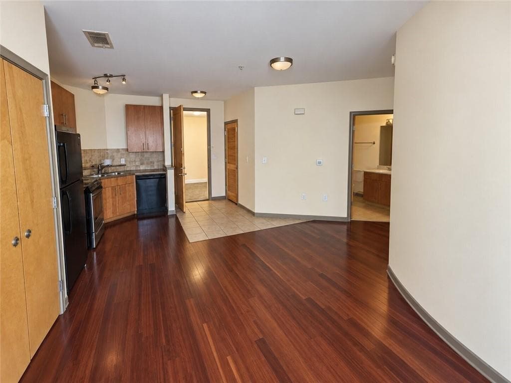 1 bedroom, 1 bathroom, 839 sq ft condominium for sale at 898 Oak Street 1311, Atlanta, GA 30310 — photo 6