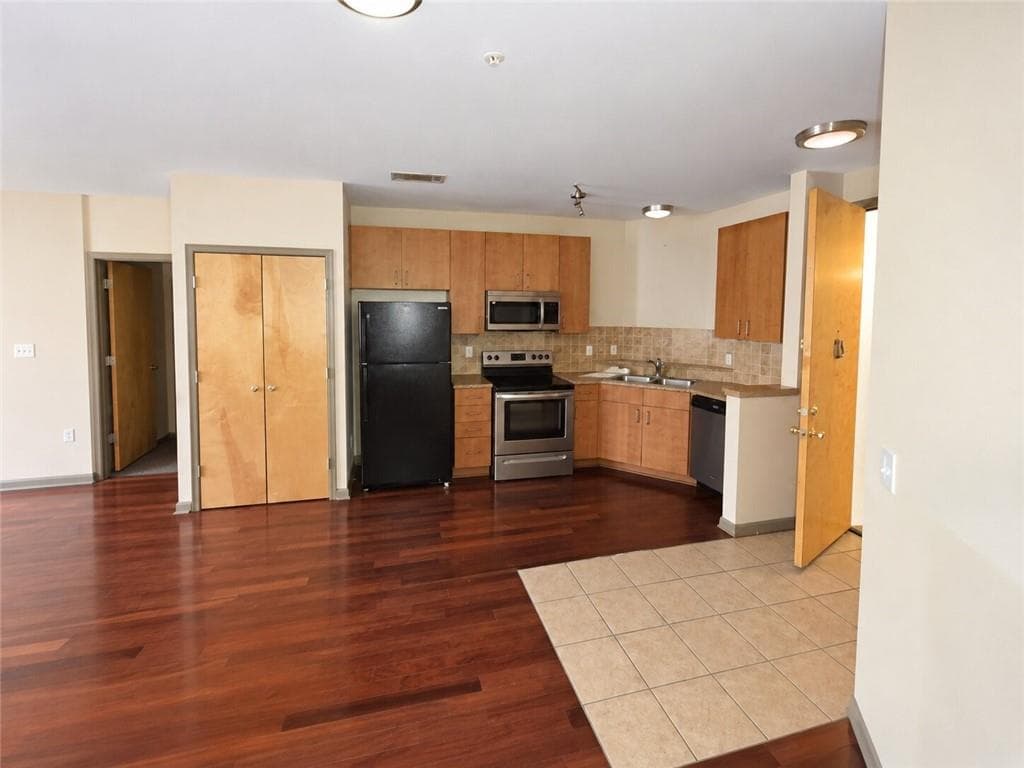 1 bedroom, 1 bathroom, 839 sq ft condominium for sale at 898 Oak Street 1311, Atlanta, GA 30310 — photo 7