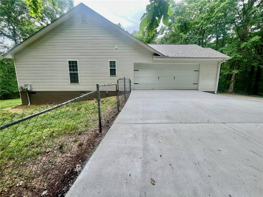 5 bedroom, 4 bathroom, 3,063 sq ft single family residence for sale at 197 Blacks Mill Court, Dawsonville, GA 30534 — photo 2