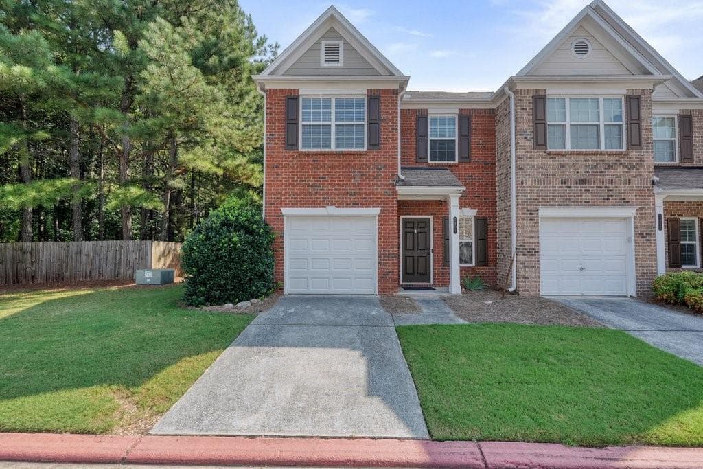 3 bedroom, 3 bathroom, 1,639 sq ft condominium for sale at 2401 Heritage Park Circle 14, Kennesaw, GA 30144