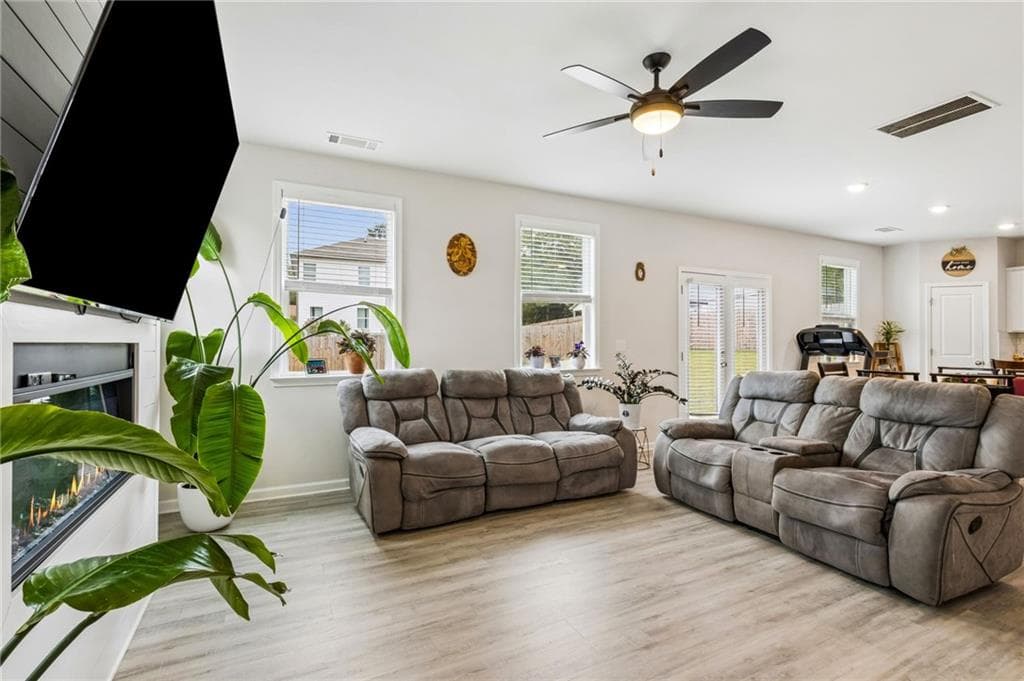 4 bedroom, 4 bathroom, 2,104 sq ft single family residence for sale at 865 Lakeshore Drive, Winder, GA 30680 — photo 6