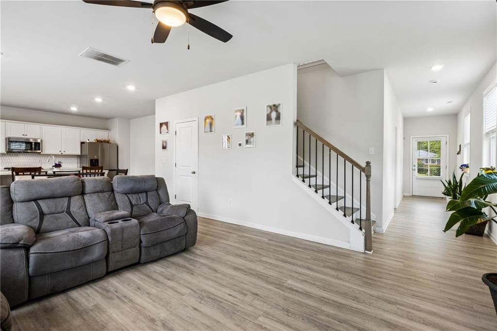 4 bedroom, 4 bathroom, 2,104 sq ft single family residence for sale at 865 Lakeshore Drive, Winder, GA 30680 — photo 5