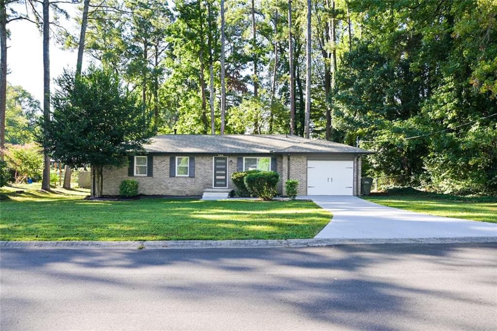 3 bedroom, 2 bathroom, 1,535 sq ft single family residence for sale at 586 E Glochester Place, Norcross, GA 30071 — photo 2