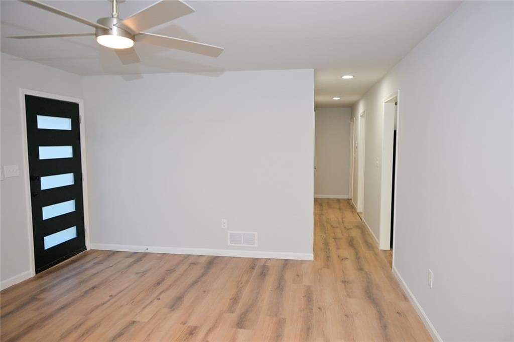 3 bedroom, 2 bathroom, 1,535 sq ft single family residence for sale at 586 E Glochester Place, Norcross, GA 30071 — photo 3