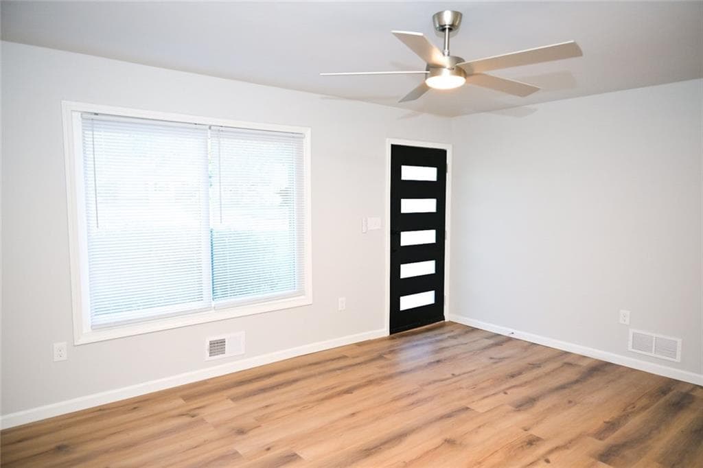 3 bedroom, 2 bathroom, 1,535 sq ft single family residence for sale at 586 E Glochester Place, Norcross, GA 30071 — photo 4