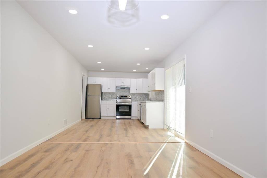 3 bedroom, 2 bathroom, 1,535 sq ft single family residence for sale at 586 E Glochester Place, Norcross, GA 30071 — photo 6