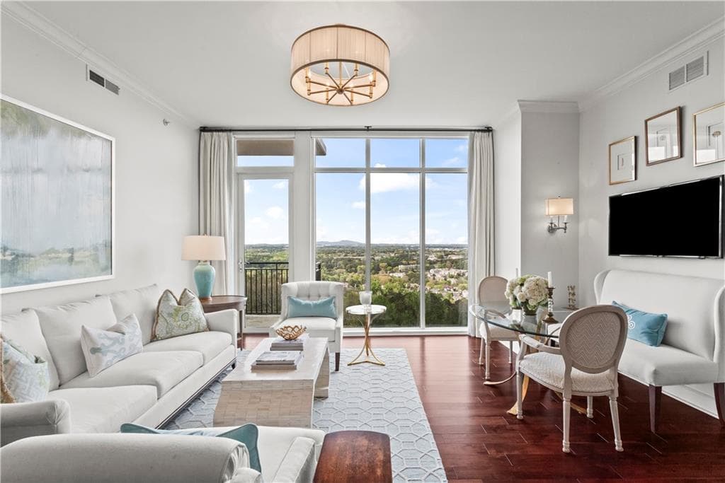 3 bedroom, 3 bathroom, 2,063 sq ft condominium for sale at 2950 Mount Wilkinson Parkway 1002, Atlanta, GA 30339 — photo 3