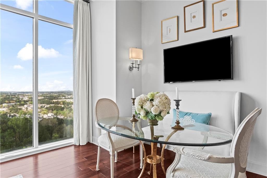 3 bedroom, 3 bathroom, 2,063 sq ft condominium for sale at 2950 Mount Wilkinson Parkway 1002, Atlanta, GA 30339 — photo 4