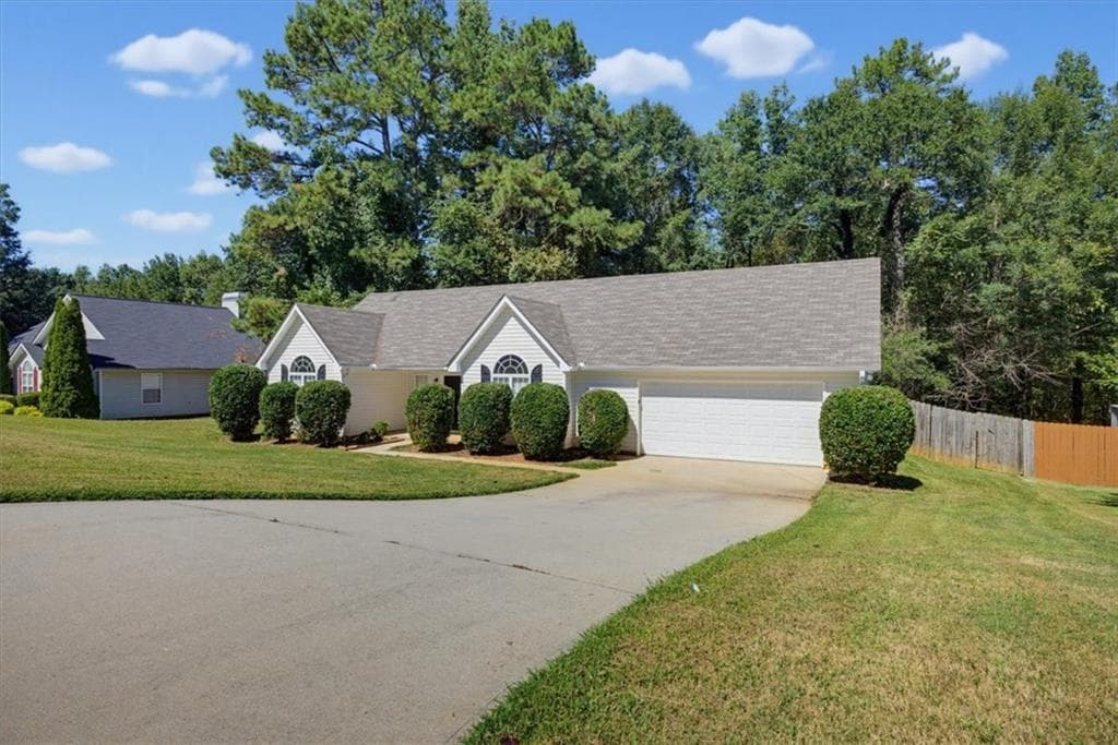 3 bedroom, 2 bathroom, 1,707 sq ft single family residence for sale at 2625 Hidden Creek Drive, Loganville, GA 30052 — photo 2