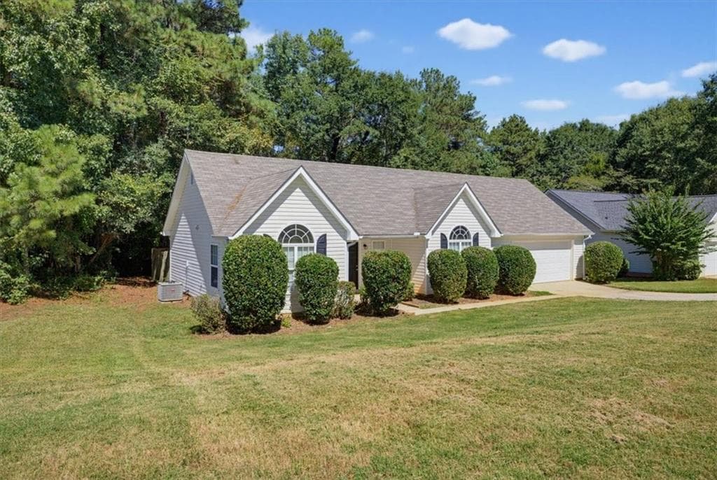 3 bedroom, 2 bathroom, 1,707 sq ft single family residence for sale at 2625 Hidden Creek Drive, Loganville, GA 30052 — photo 3