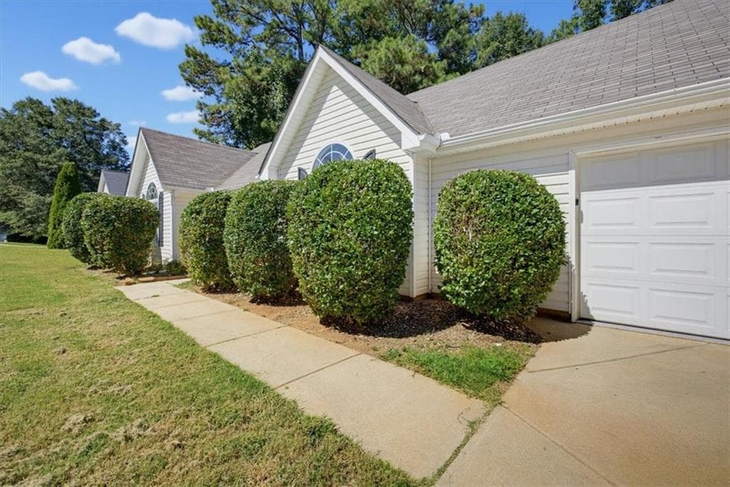 3 bedroom, 2 bathroom, 1,707 sq ft single family residence for sale at 2625 Hidden Creek Drive, Loganville, GA 30052 — photo 4