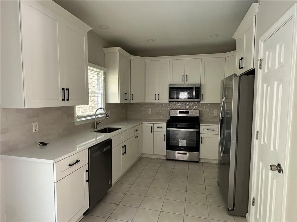 4 bedroom, 3 bathroom, 2,427 sq ft single family residence for rent at 205 Foe Creek Court, Roswell, GA 30076 for $3,150 a month — photo 7