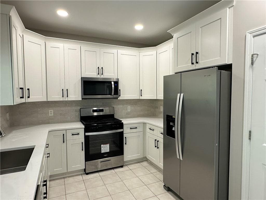 4 bedroom, 3 bathroom, 2,427 sq ft single family residence for rent at 205 Foe Creek Court, Roswell, GA 30076 for $3,150 a month — photo 8