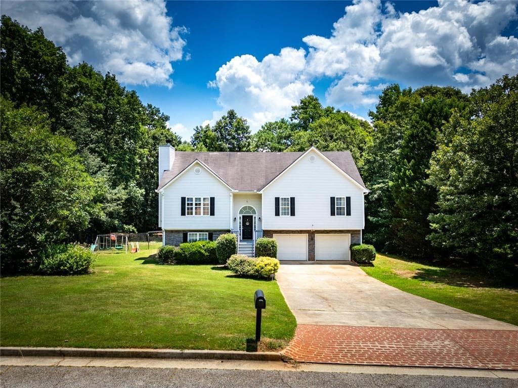 5 bedroom, 3 bathroom, 2,406 sq ft single family residence for sale at 314 Black Willow Court, Locust Grove, GA 30248 — photo 2