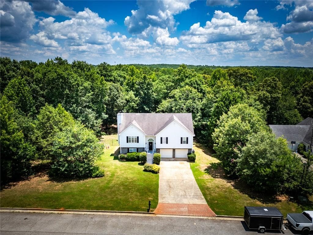 5 bedroom, 3 bathroom, 2,406 sq ft single family residence for sale at 314 Black Willow Court, Locust Grove, GA 30248 — photo 3