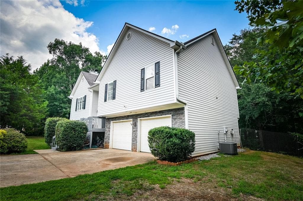 5 bedroom, 3 bathroom, 2,406 sq ft single family residence for sale at 314 Black Willow Court, Locust Grove, GA 30248 — photo 9