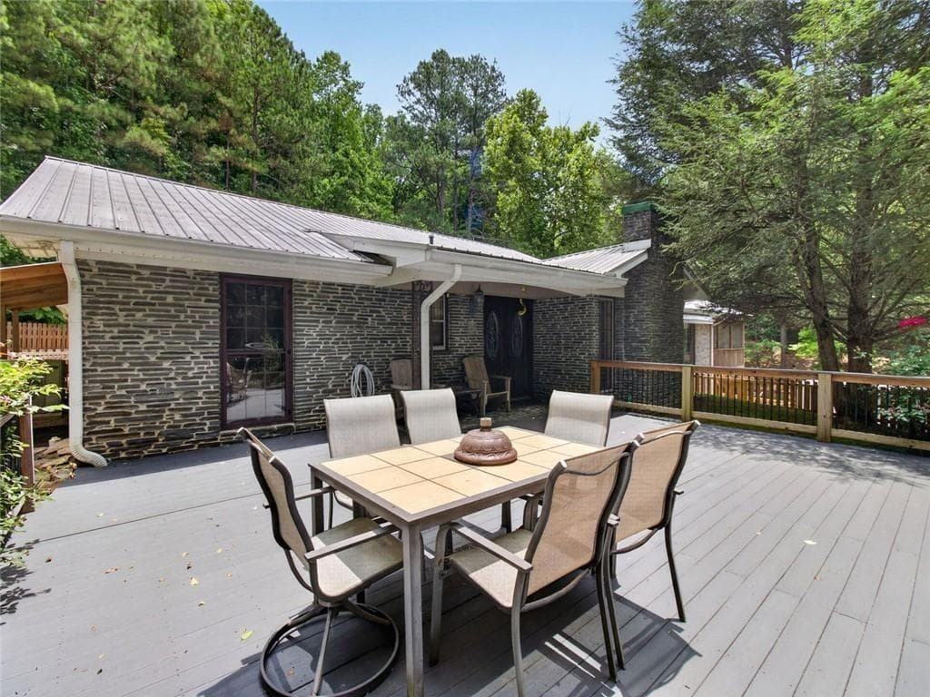 7 bedroom, 6 bathroom, 5,758 sq ft single family residence for sale at 105 Whitestone Road North, Talking Rock, GA 30175 — photo 3