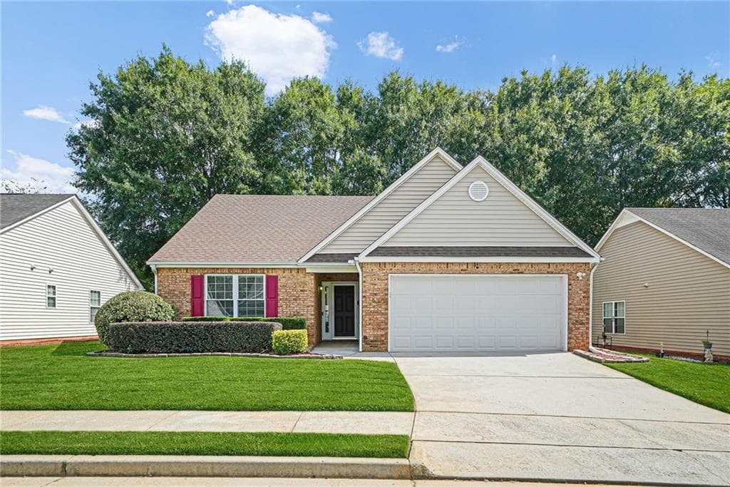 2 bedroom, 2 bathroom, 1,296 sq ft single family residence for sale at 504 Mockingbird Lane, Loganville, GA 30052 — photo 2