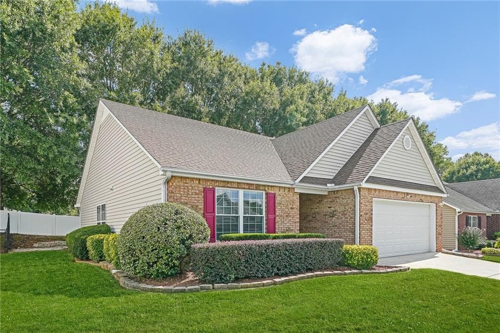 2 bedroom, 2 bathroom, 1,296 sq ft single family residence for sale at 504 Mockingbird Lane, Loganville, GA 30052 — photo 4