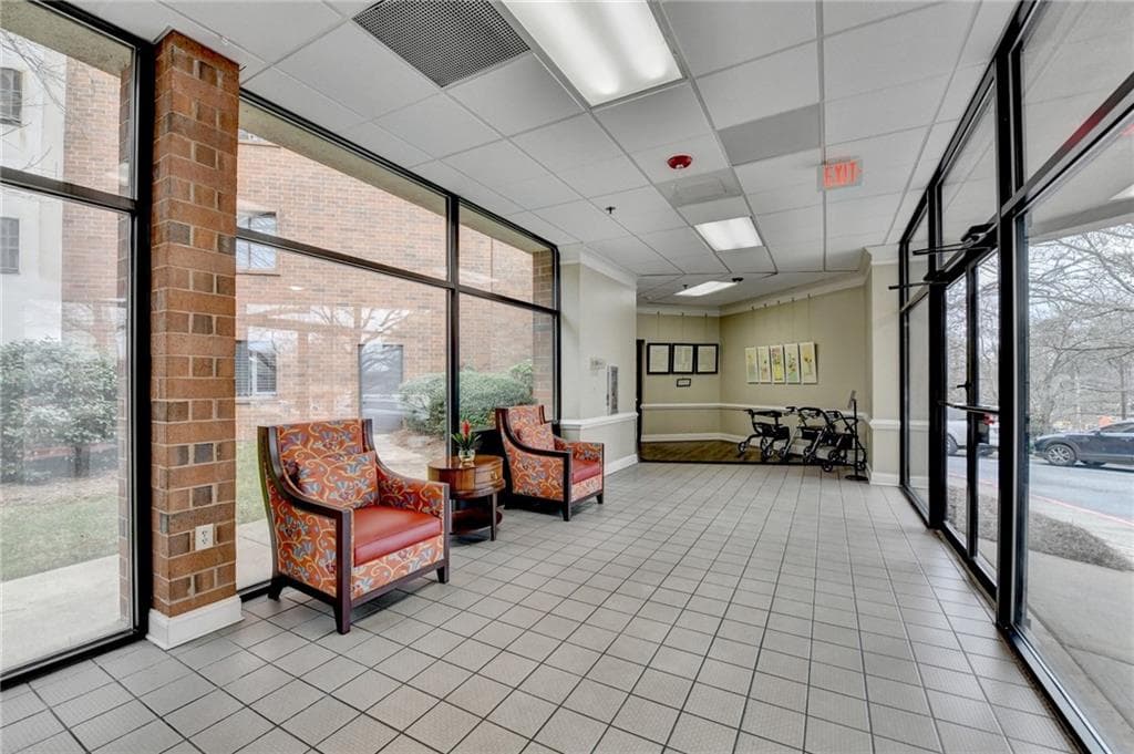 1 bedroom, 1 bathroom, 760 sq ft condominium for sale at 300 Johnson Ferry Road A112, Sandy Springs, GA 30328 — photo 3