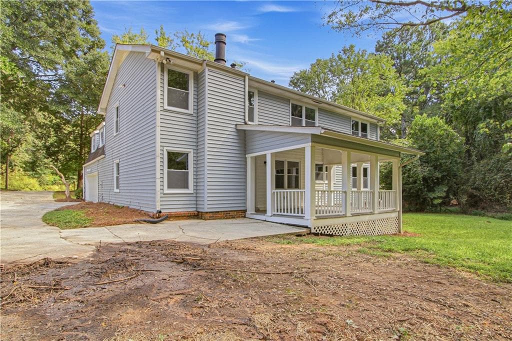 4 bedroom, 3 bathroom, 3,051 sq ft single family residence for sale at 2215 Angela Drive, Lilburn, GA 30047 — photo 5
