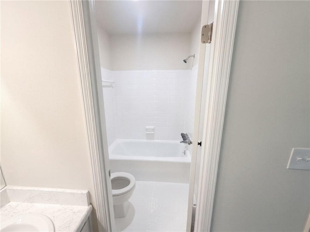 4 bedroom, 3 bathroom, 3,051 sq ft single family residence for sale at 2215 Angela Drive, Lilburn, GA 30047 — photo 7