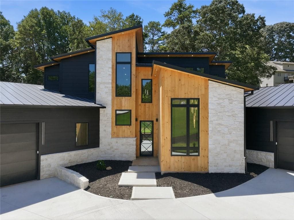 4 bedroom, 5 bathroom, 3,359 sq ft single family residence for sale at 3471 Clarks Bridge Road, Gainesville, GA 30506 — photo 2