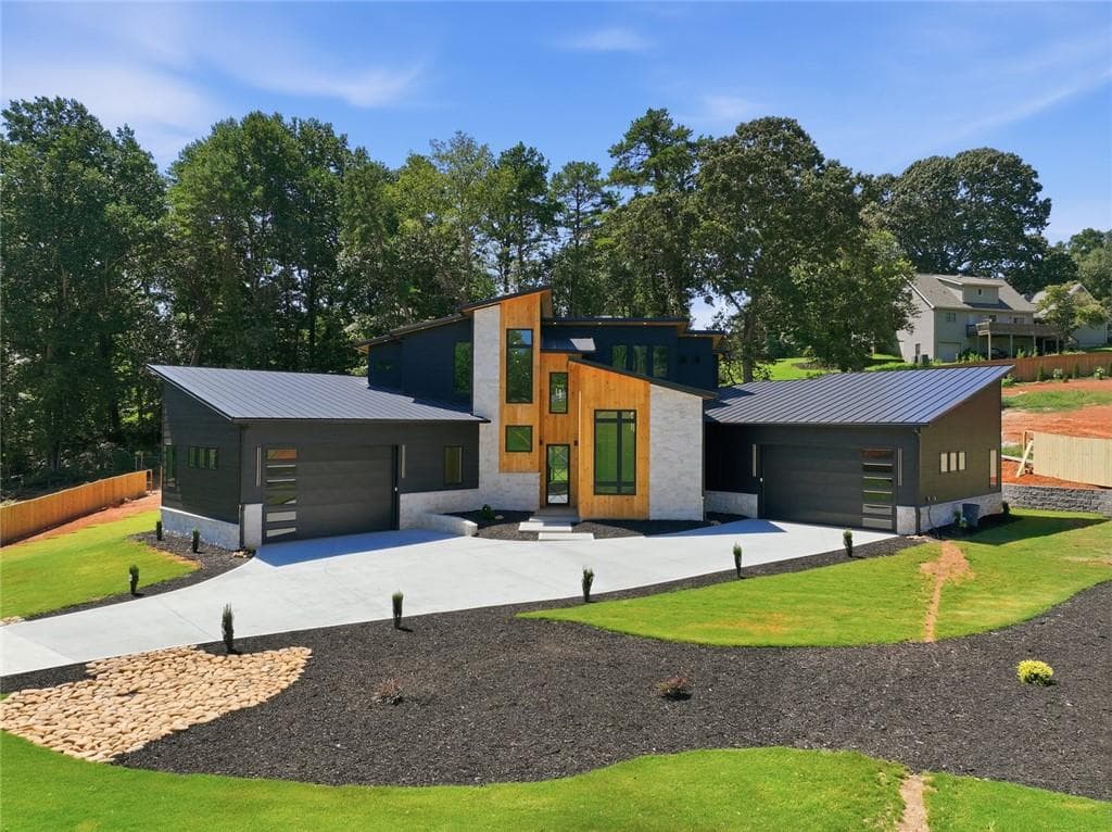 4 bedroom, 5 bathroom, 3,359 sq ft single family residence for sale at 3471 Clarks Bridge Road, Gainesville, GA 30506 — photo 3