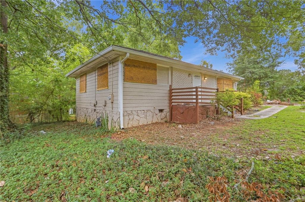 3 bedroom, 1 bathroom, 1,352 sq ft single family residence for sale at 2004 Meadow Lane, Decatur, GA 30032 — photo 3
