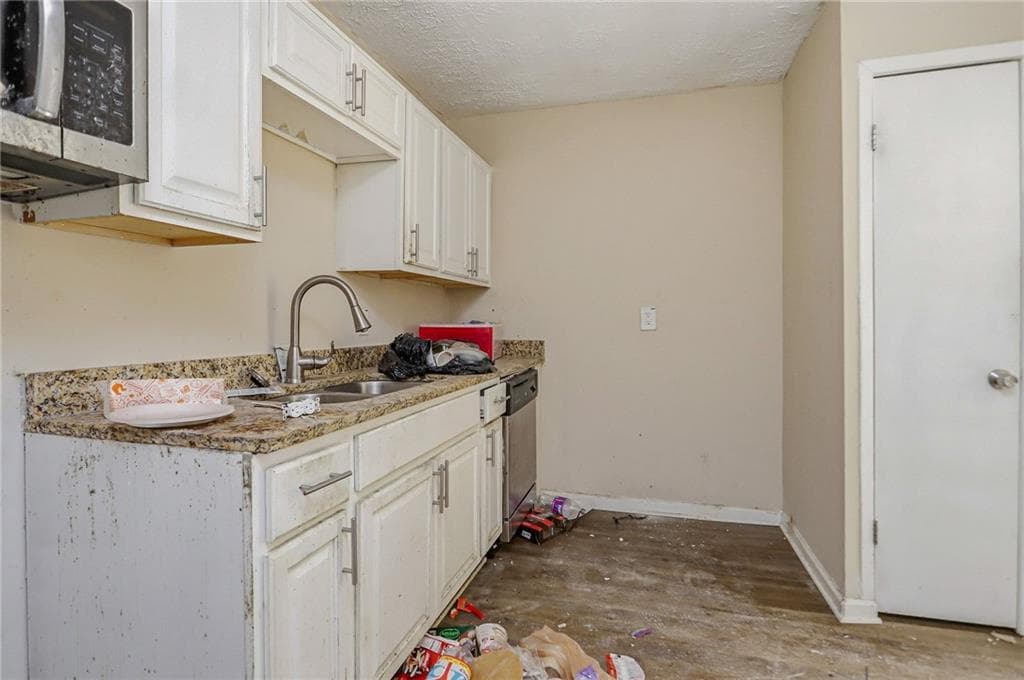 3 bedroom, 1 bathroom, 1,352 sq ft single family residence for sale at 2004 Meadow Lane, Decatur, GA 30032 — photo 4