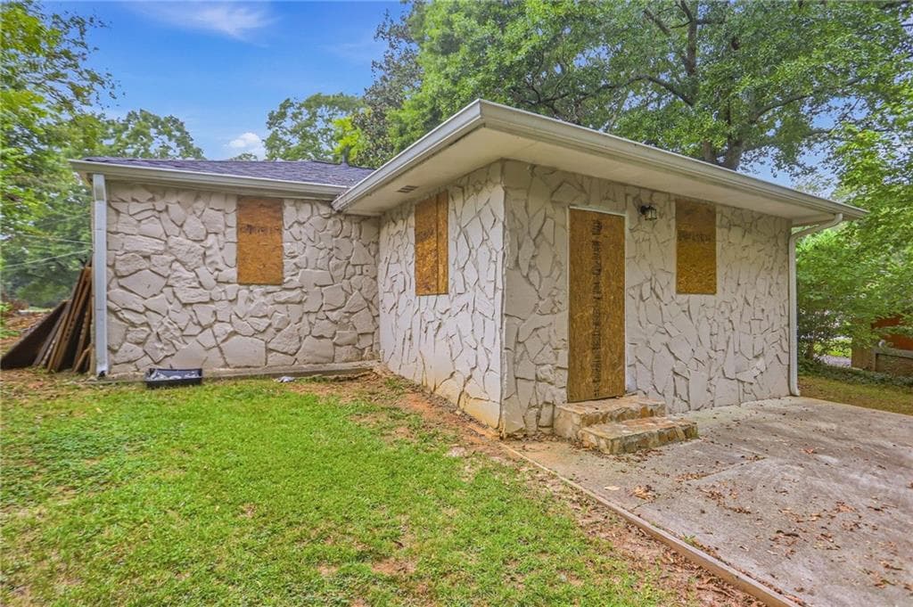 3 bedroom, 1 bathroom, 1,352 sq ft single family residence for sale at 2004 Meadow Lane, Decatur, GA 30032 — photo 7