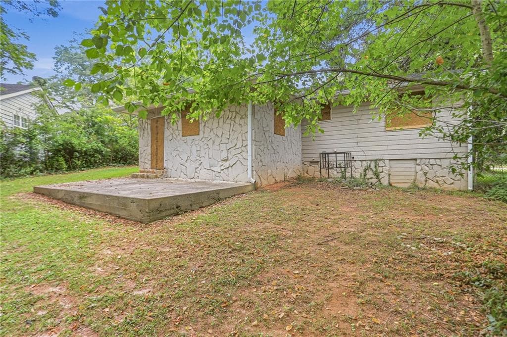 3 bedroom, 1 bathroom, 1,352 sq ft single family residence for sale at 2004 Meadow Lane, Decatur, GA 30032 — photo 9