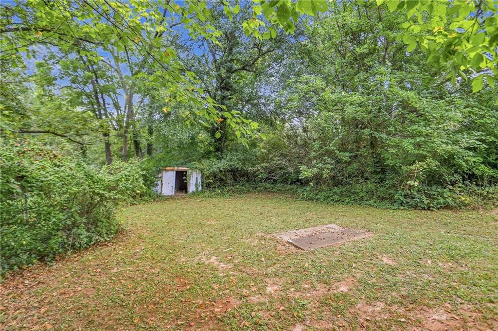 3 bedroom, 1 bathroom, 1,352 sq ft single family residence for sale at 2004 Meadow Lane, Decatur, GA 30032 — photo 10