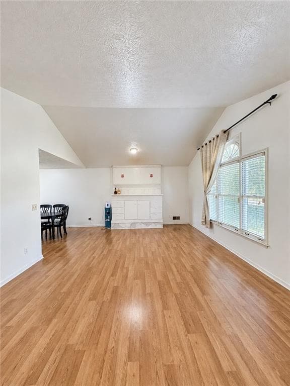 5 bedroom, 3 bathroom, 2,553 sq ft single family residence for sale at 441 Hunters Cove Court, Lawrenceville, GA 30044 — photo 5