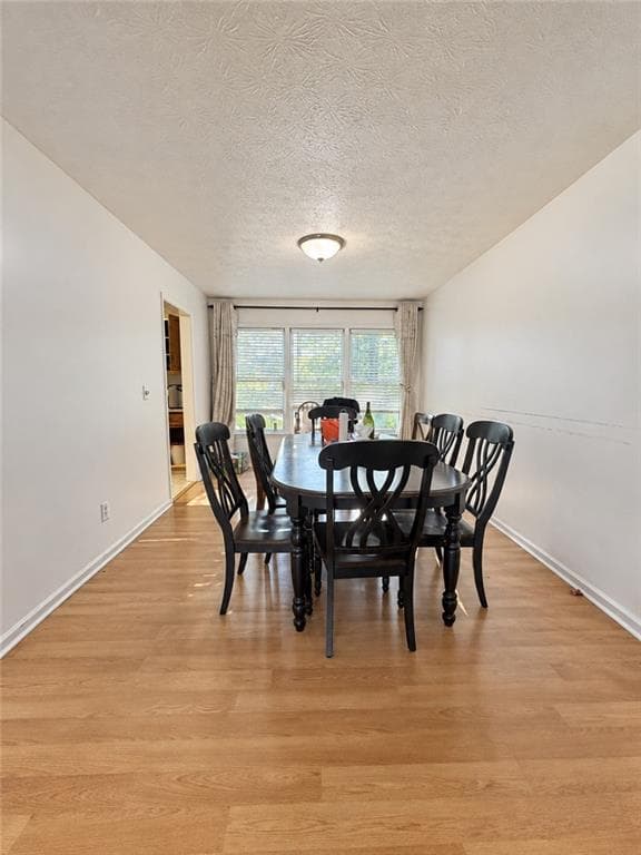 5 bedroom, 3 bathroom, 2,553 sq ft single family residence for sale at 441 Hunters Cove Court, Lawrenceville, GA 30044 — photo 7