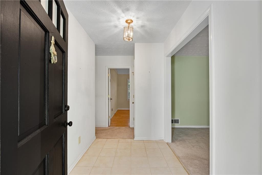4 bedroom, 2 bathroom, 2,212 sq ft single family residence for sale at 4755 Andalusia Trail, Atlanta, GA 30360 — photo 2