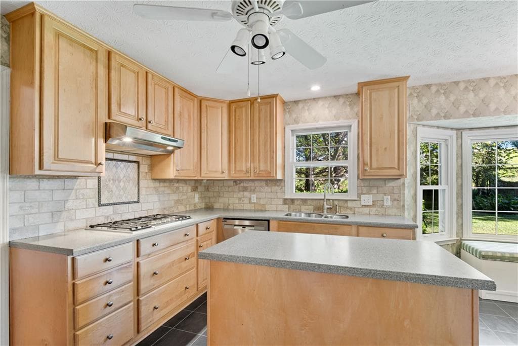 4 bedroom, 2 bathroom, 2,212 sq ft single family residence for sale at 4755 Andalusia Trail, Atlanta, GA 30360 — photo 10