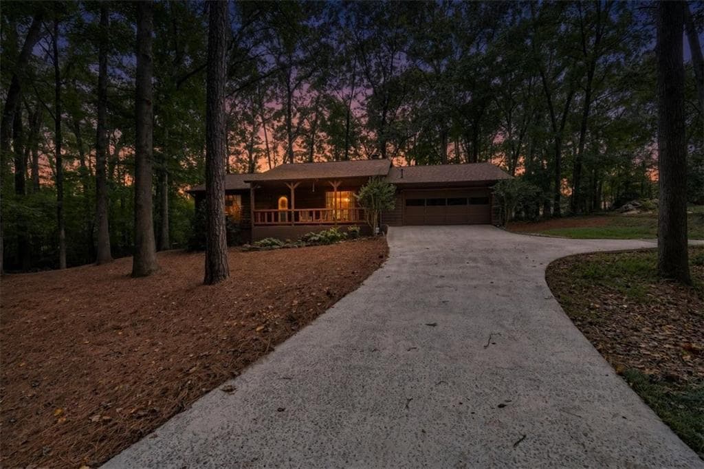 2 bedroom, 2 bathroom, 1,334 sq ft single family residence for sale at 130 Huntridge Drive, Stockbridge, GA 30281