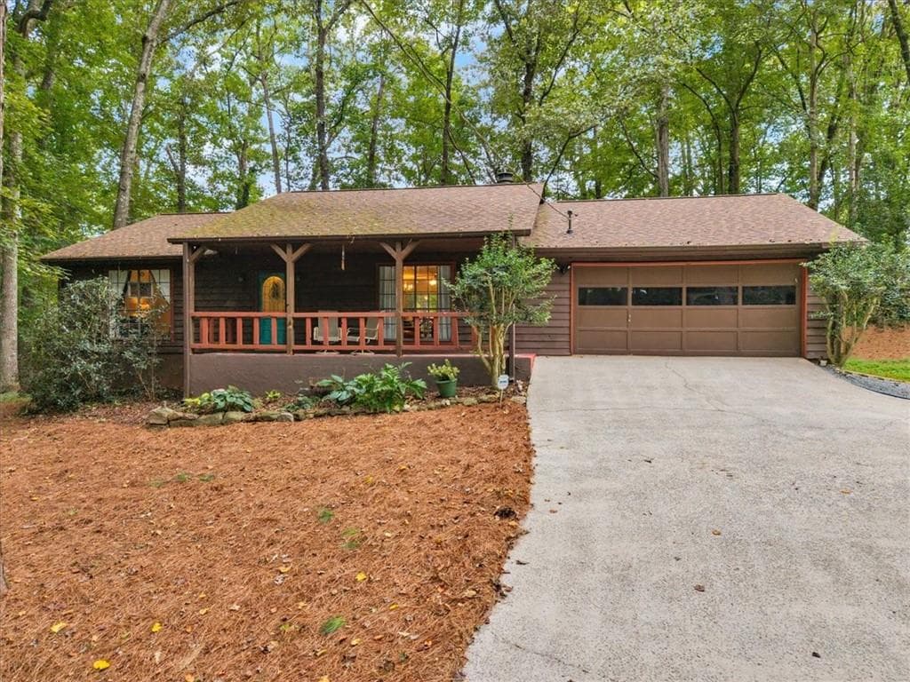 2 bedroom, 2 bathroom, 1,334 sq ft single family residence for sale at 130 Huntridge Drive, Stockbridge, GA 30281 — photo 2